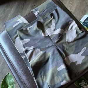 Aerie camo real me leggings